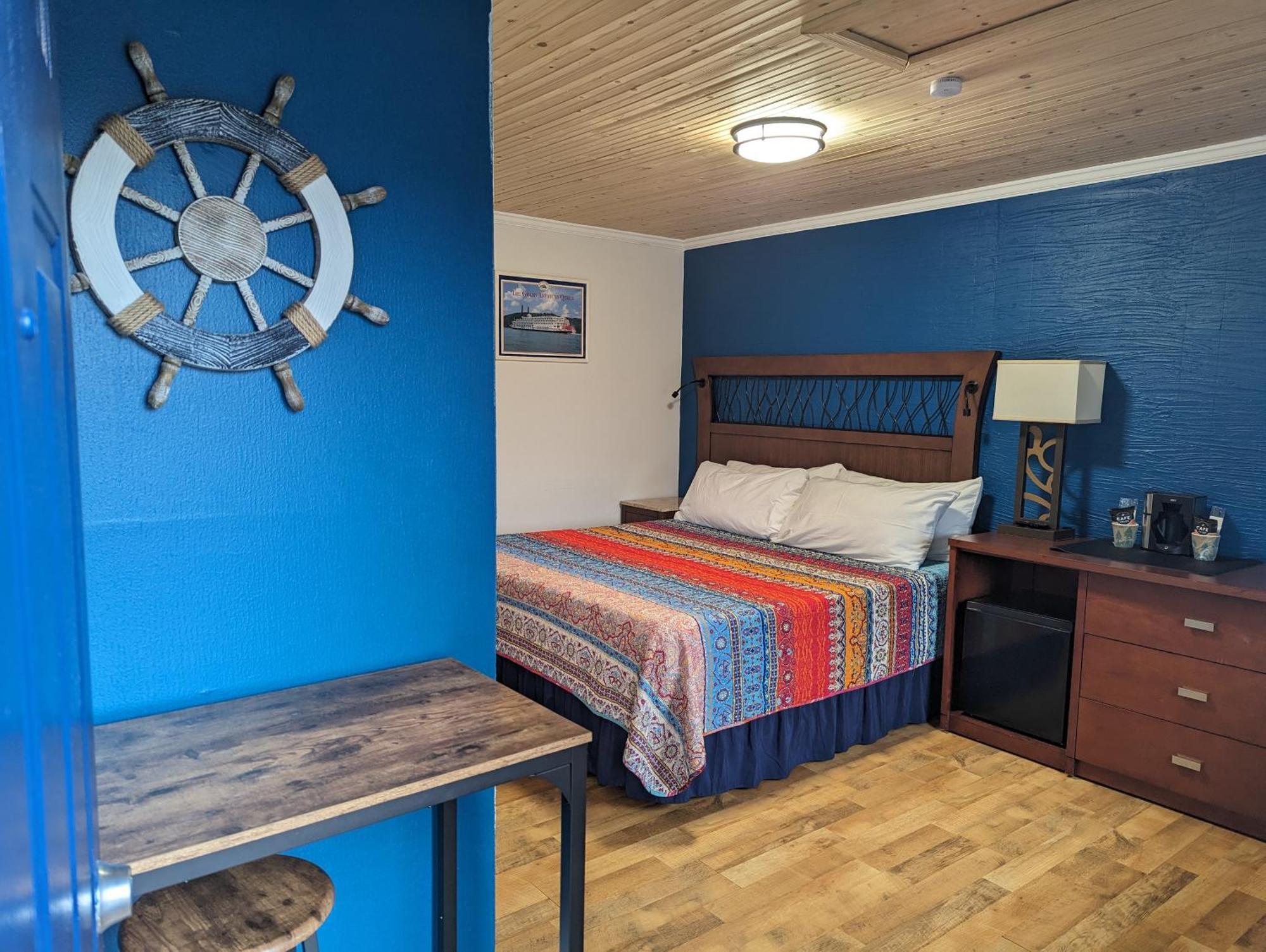 Riverboat Inn & Suites Madison Bagian luar foto
