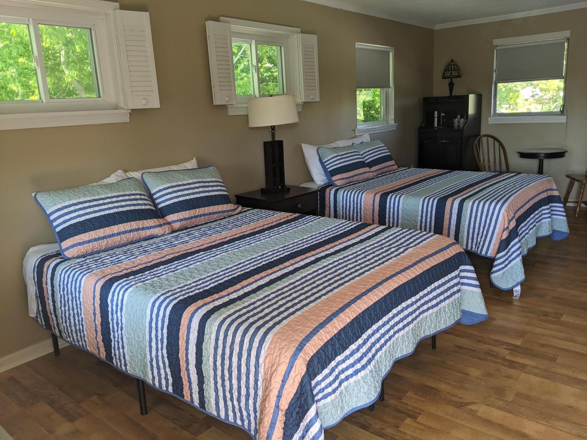 Riverboat Inn & Suites Madison Bagian luar foto