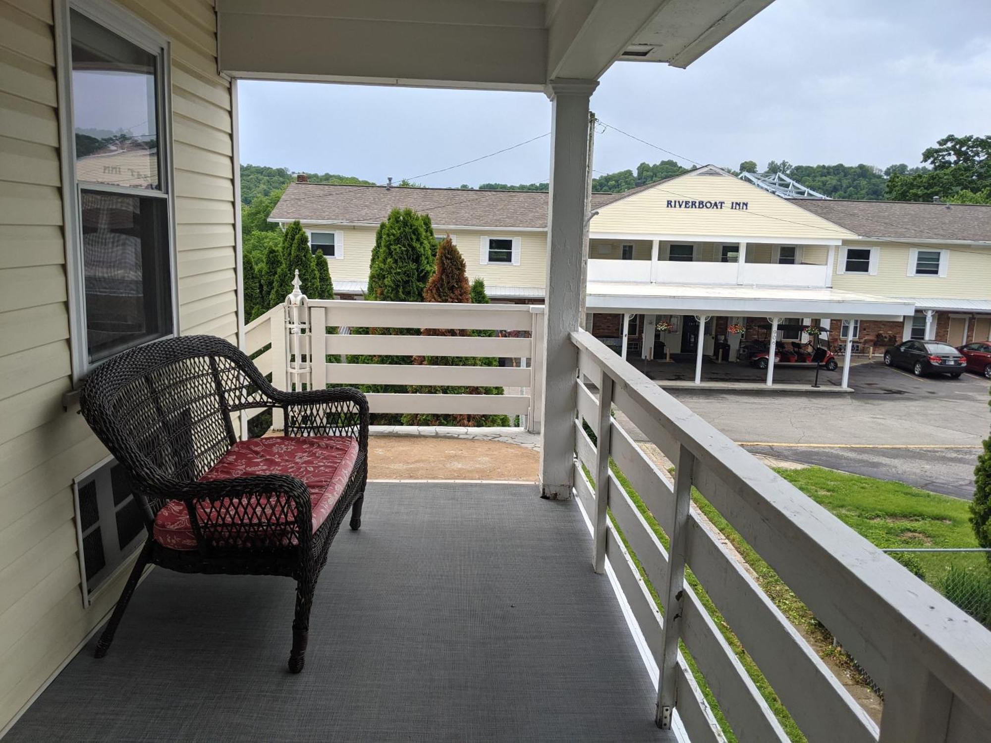 Riverboat Inn & Suites Madison Bagian luar foto