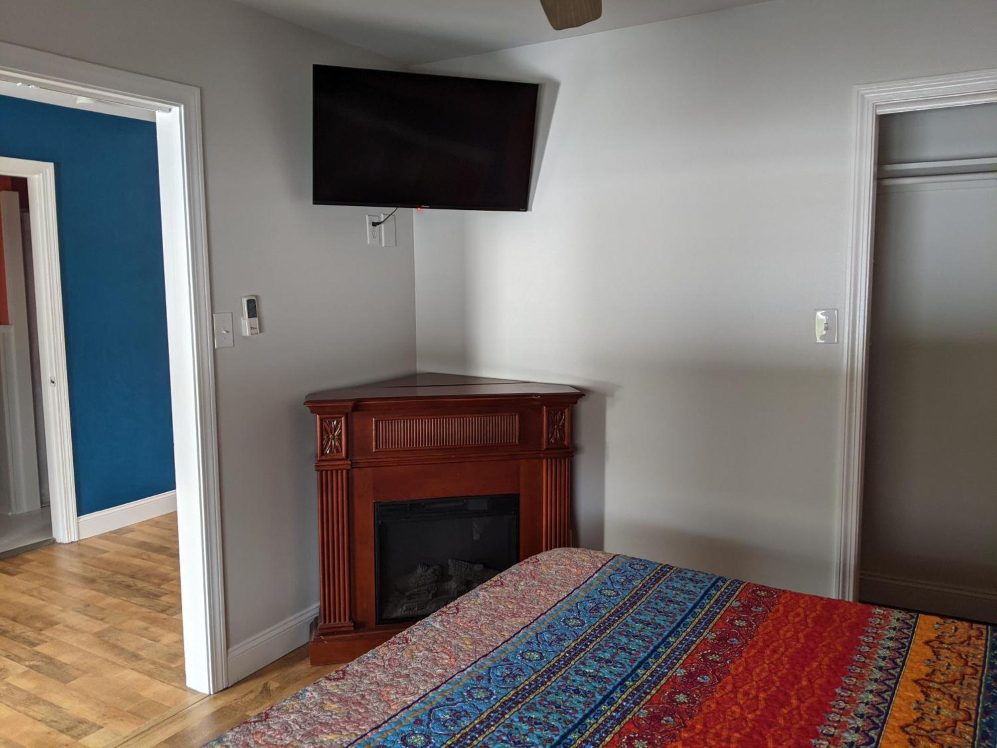 Riverboat Inn & Suites Madison Bagian luar foto