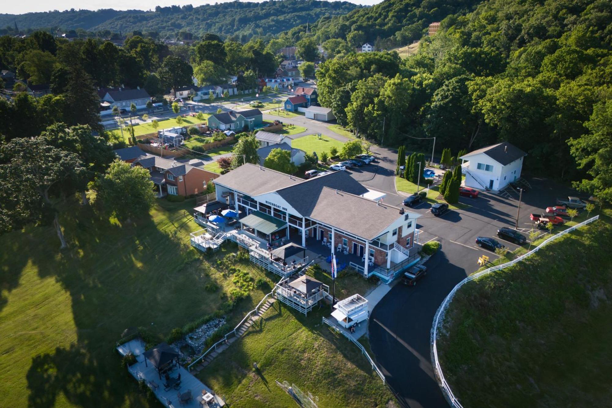 Riverboat Inn & Suites Madison Bagian luar foto