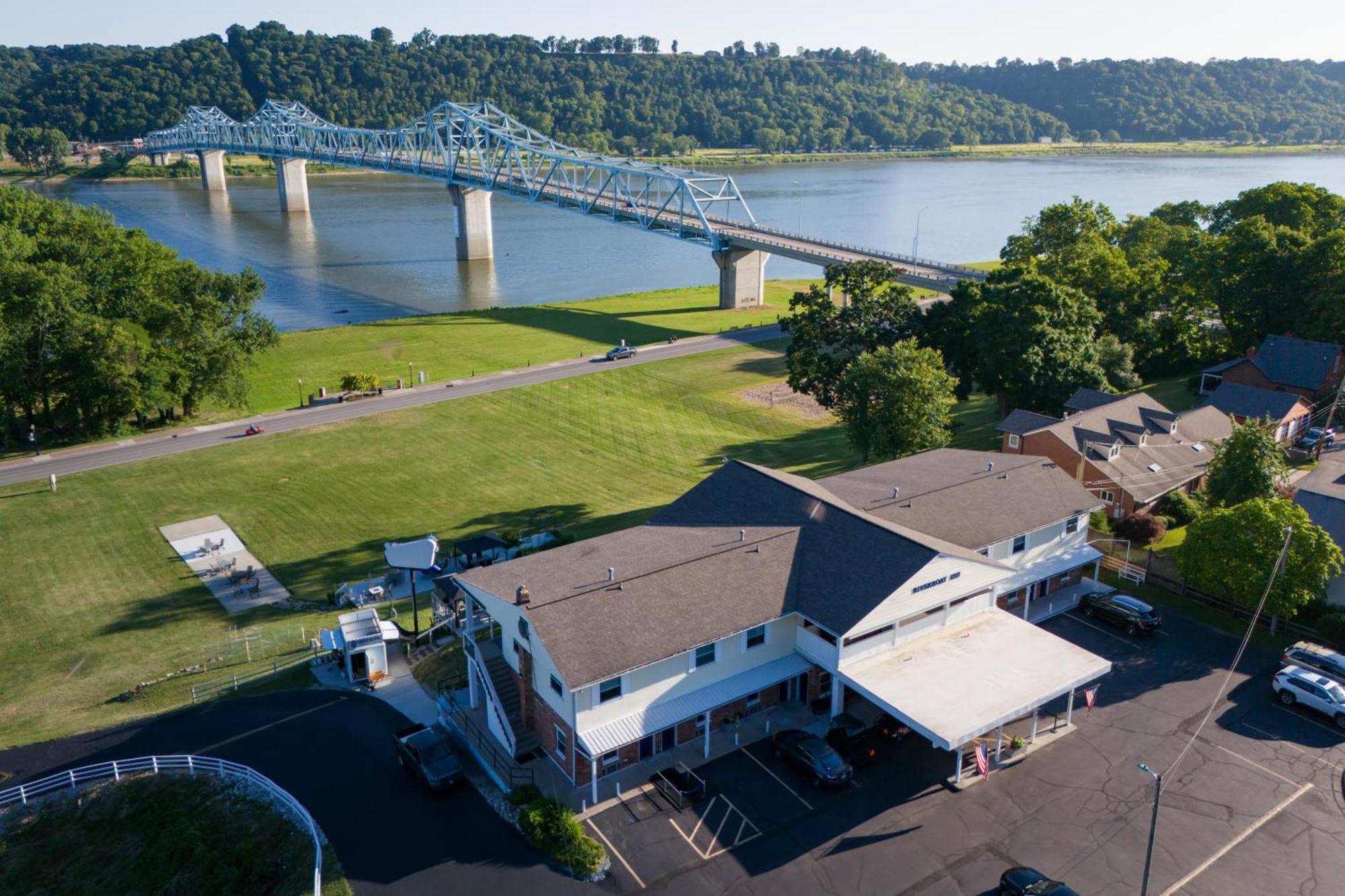 Riverboat Inn & Suites Madison Bagian luar foto