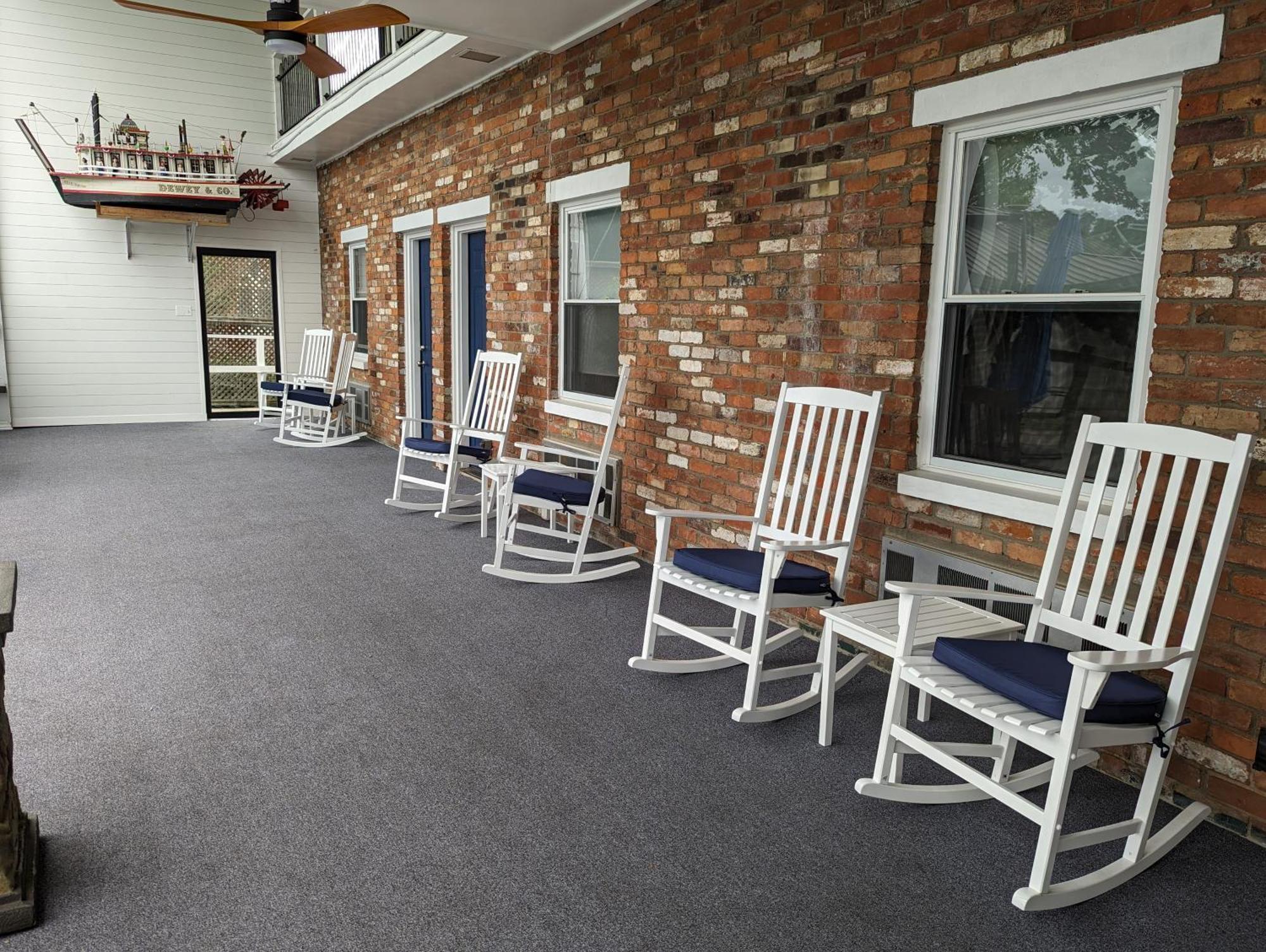 Riverboat Inn & Suites Madison Bagian luar foto