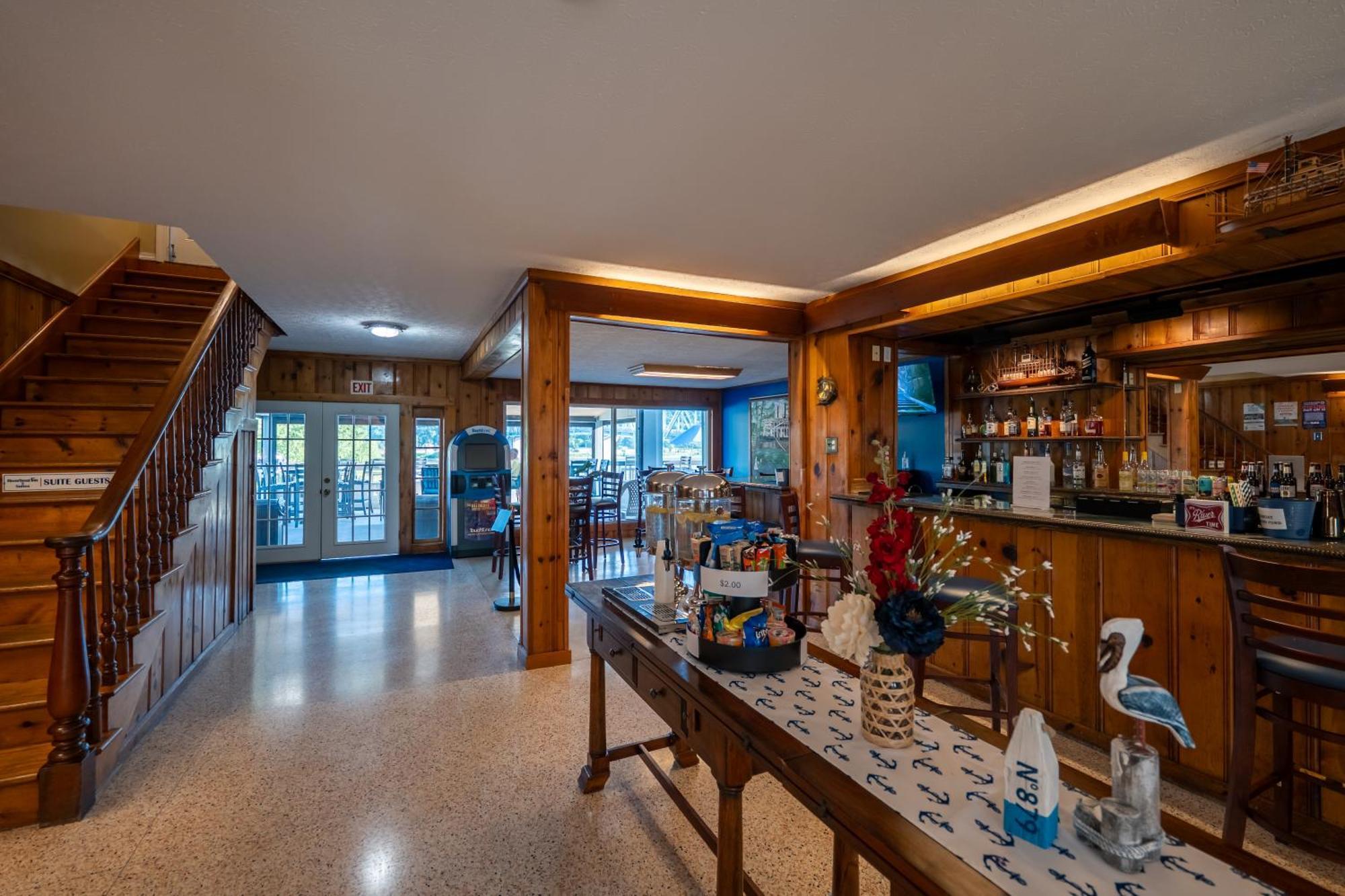 Riverboat Inn & Suites Madison Bagian luar foto