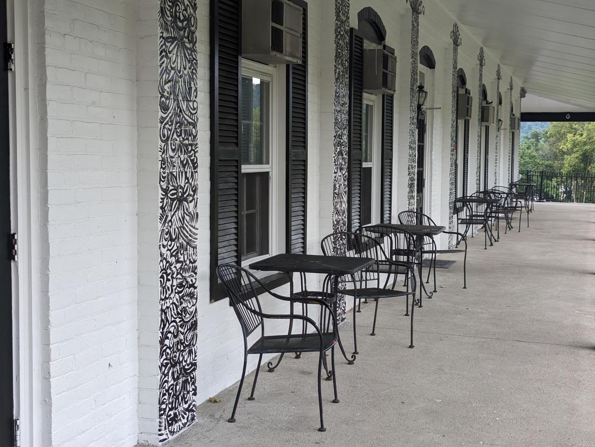 Riverboat Inn & Suites Madison Bagian luar foto