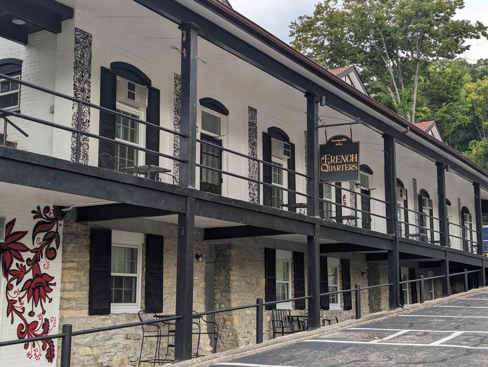 Riverboat Inn & Suites Madison Bagian luar foto