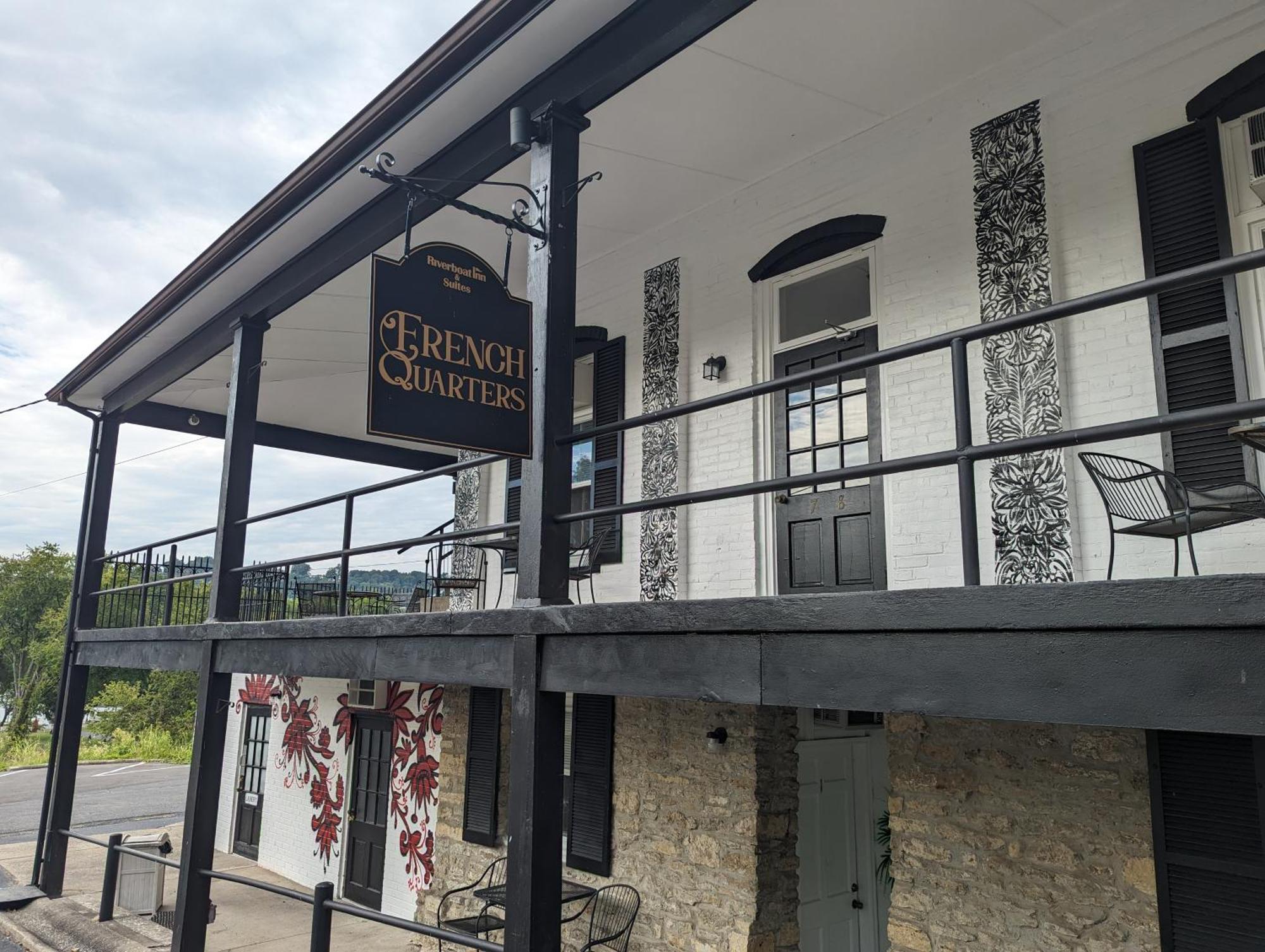 Riverboat Inn & Suites Madison Bagian luar foto