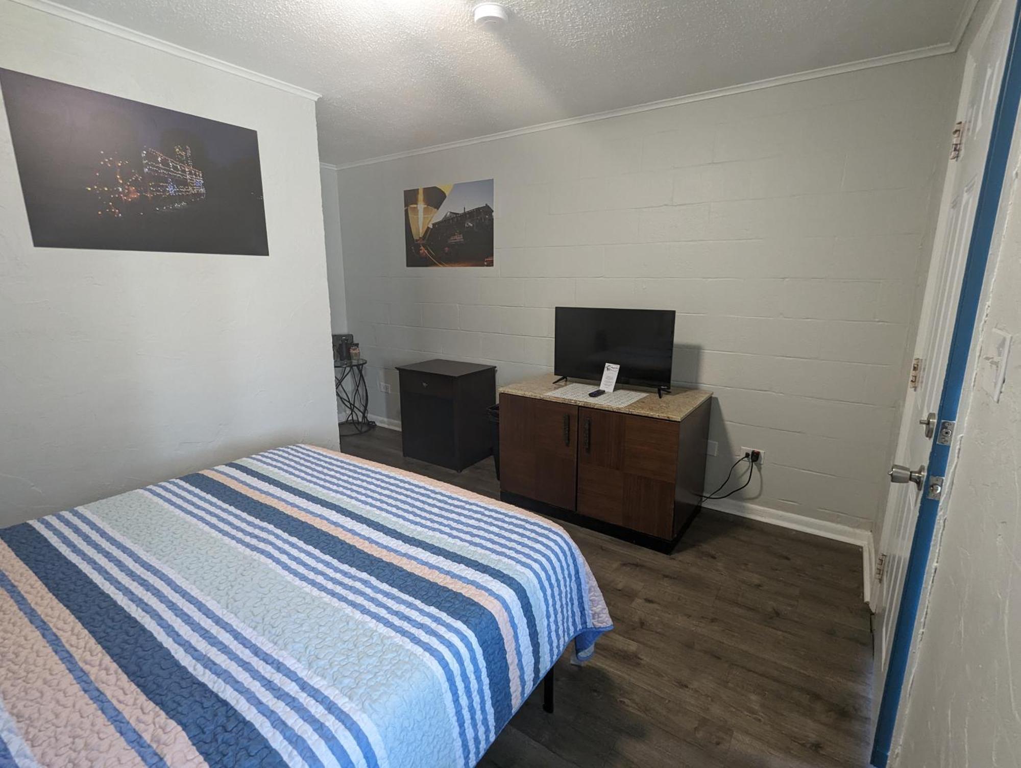 Riverboat Inn & Suites Madison Bagian luar foto
