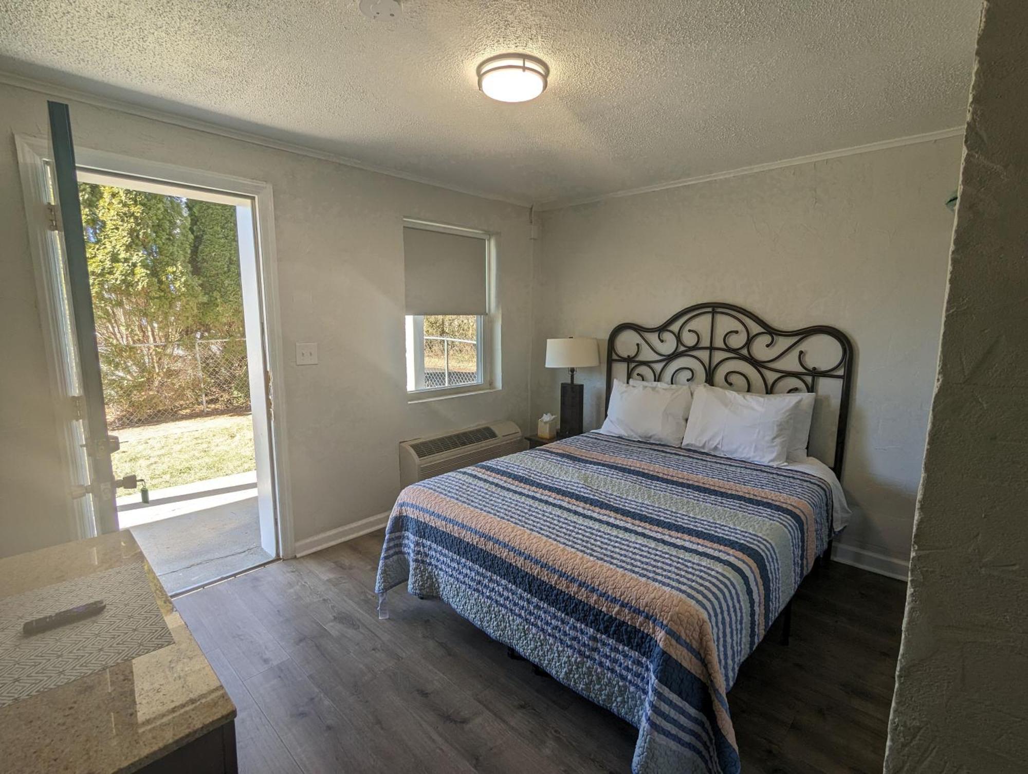 Riverboat Inn & Suites Madison Bagian luar foto